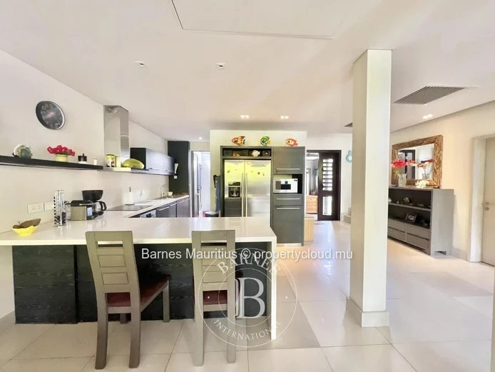 RIVIERE NOIRE - Elegant duplex on the marina - 3 bedrooms