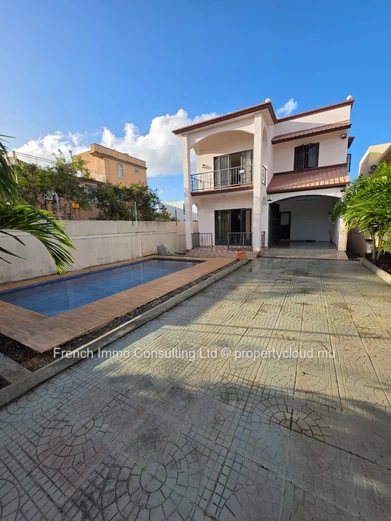 Villa 4 chambres plus jardin et piscine a pereybere