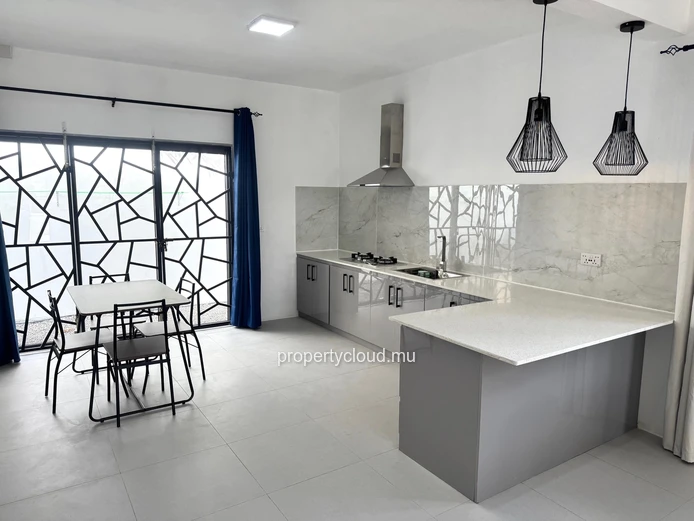 New duplex for rent in Flic en Flac, 3 bedrooms, close to the beach and amenities