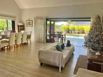 5 Bedroom Villa