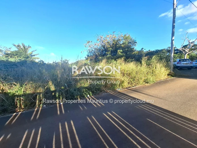 À VENDRE : TERRAIN RÉSIDENTIEL DE 1 055 m² – PETIT RAFFRAY