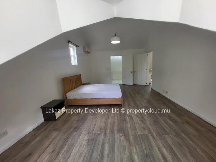 Spacious 5-Bedroom Villa with Swimming Pool – Pereybère