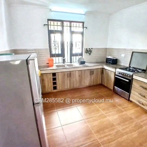 Maison entièrement meublée de 3 chambres à coucher au rez-de-chaussée à louer à Curepipe