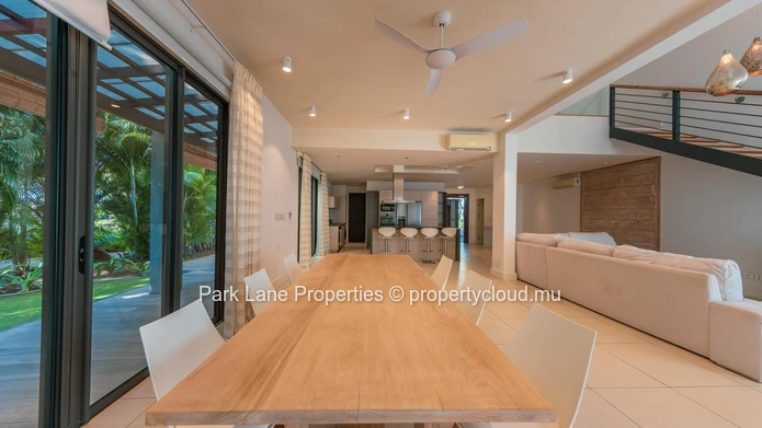 Townhouse de Prestige à La Marina avec Terrasse, Piscine et Amarrage privé de 11m
