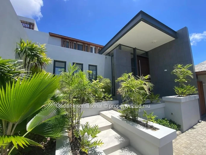 Villa de luxe à vendre à Mont Choisy Golf Estate, Île Maurice. Plus de 1 000 m² habitables, 6 chambres en suite, mais...
