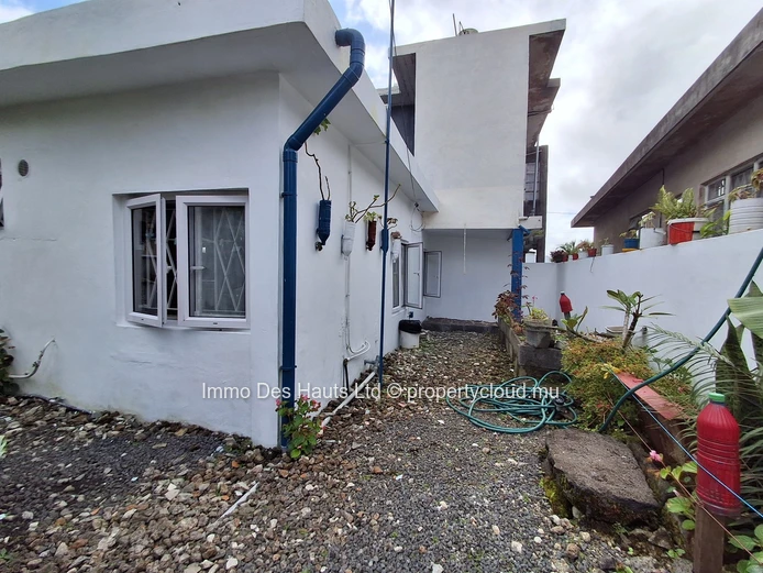 House of 2 Bedrooms fully furnished for sale Forest Side Curepipe 