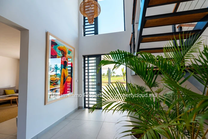 Modern 4-bedroom villa with golf view and private pool at Azuri Village – Mauritius