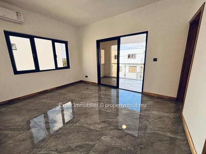 Villa Neuve 4 Chambres Non Meublée Avec Piscine Privée – Vale