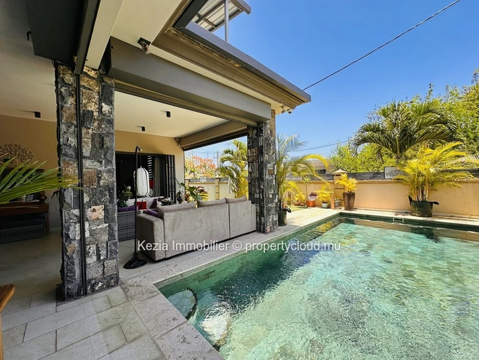 A Contemporary Villa Designed For Indoor-Outdoor Living