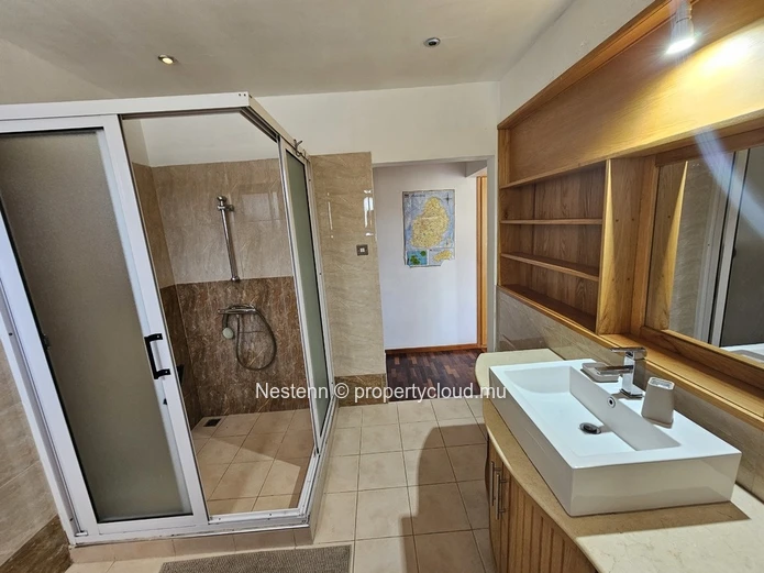 3 bedrooms apartment well located 