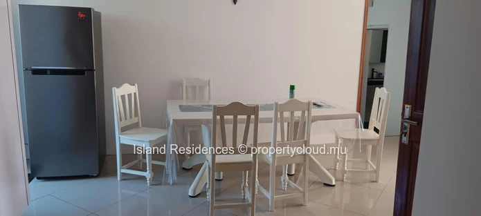 Furnished apartment with 3 bedrooms, a large covered terrace and parking space