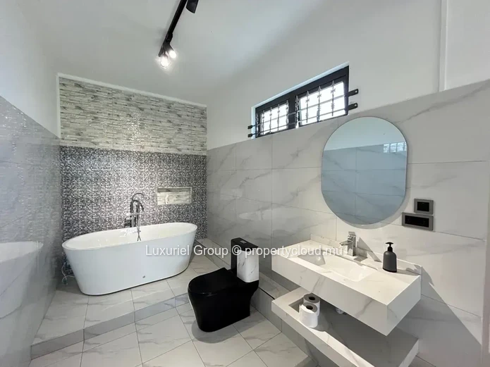 Modern Contemporary Villa For Rent – Sottise