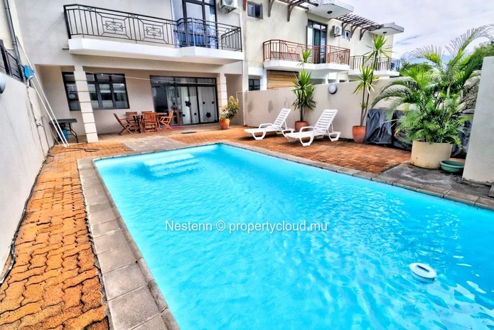 Elegant 3-bedroom duplex with private pool 