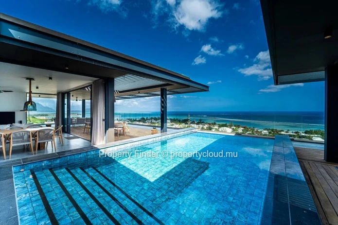 Prestigious West Coast Penthouse with Breath-taking 180° Sea Views