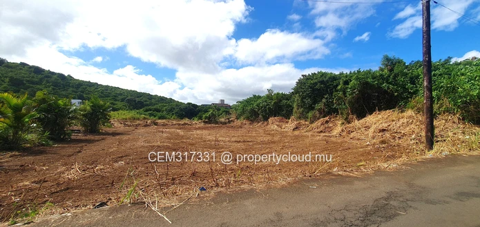 20,68 Perches Terrain Résidentiel & Commercial en Toute Propriété à Vendre – Paillote, Vacoas