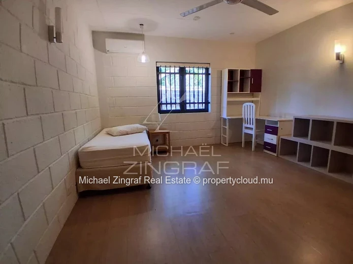 Spacious Family Villa with Pool in Pereybere