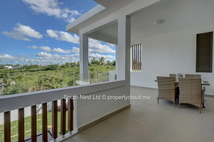 Beautiful villa of 4 bedrooms close to the beach