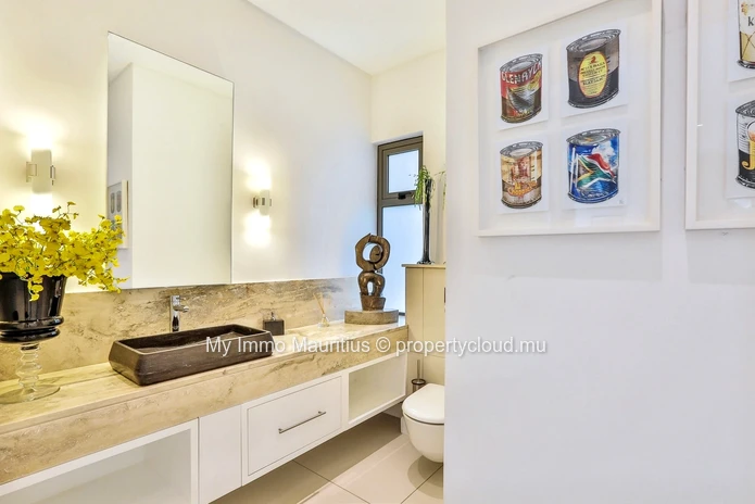 Luxurious contemporary 4-bedroom villa - Prestigious estate!