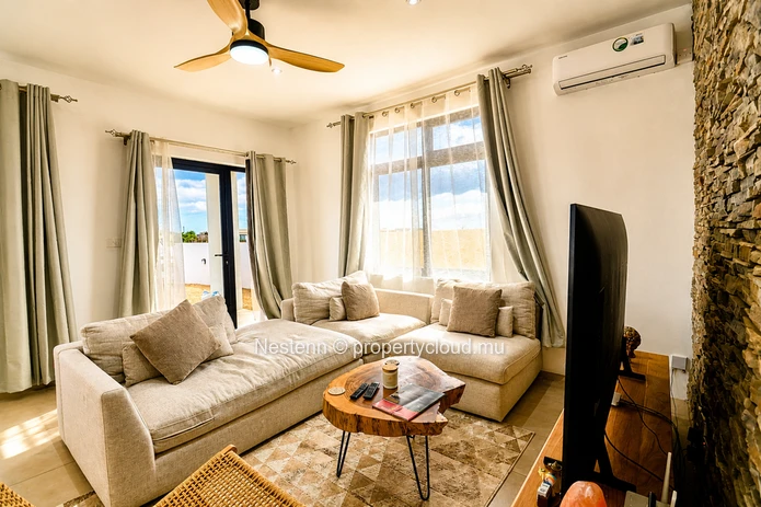Villa moderne de 3 chambres sur deux niveaux, avec piscine privée et vue sur la mer