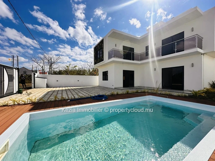 Grande Villa Neuve Avec Piscine