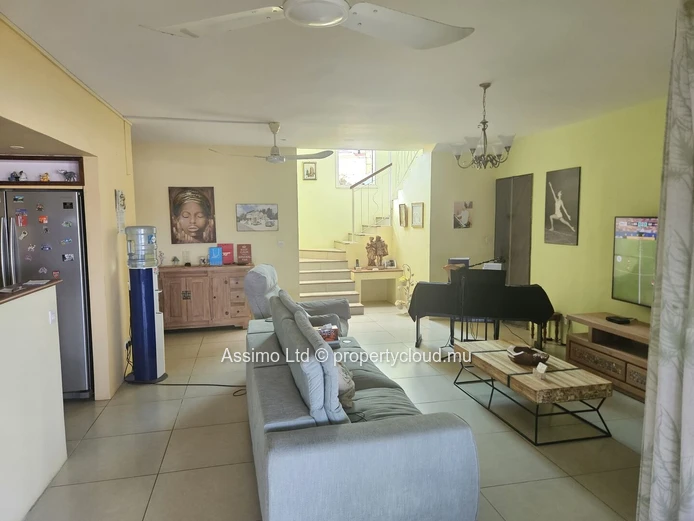 Spacious 5-bedroom family home for sale in Le Mahe, BEAU VALLON.