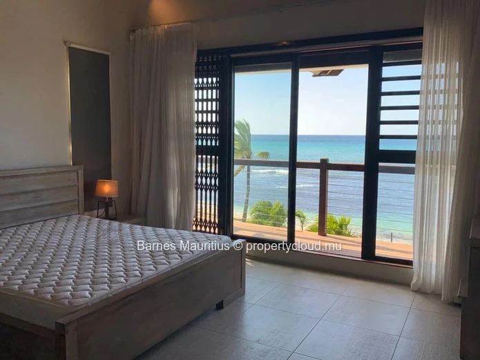 POINTE AUX CANONNIERS - Beachfront Villa with 4 Bedrooms