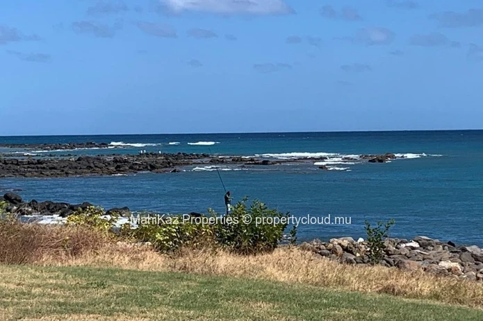 Beachfront Apartment For Sale in Flic en Flac, Mauritius – Luxury Coastal Living