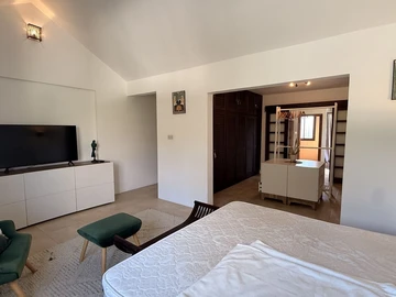 6 Bedroom Villa