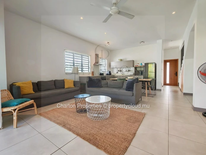 Duplex de 3 chambres avec piscine et jardin en bord de rivière à Rivière Noire