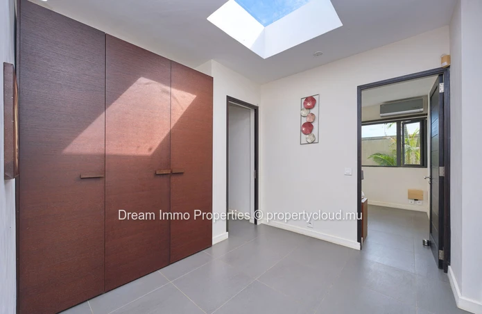 4 Bedroom Modern Villa Close To Pereybere Beach - Mauritius