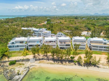 On the beach, Penthouse with view