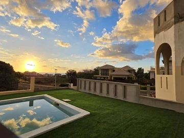 6 Bedroom Villa
