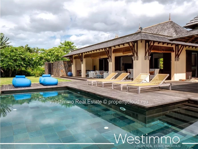 TAMARIN - Villa for sale in Tamarina on golf course with pool and garden