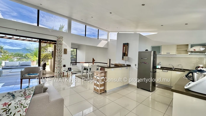 4-bedroom penthouse for sale in La Preneuse, walking distance to the beach with panoramic terrace and mountain views