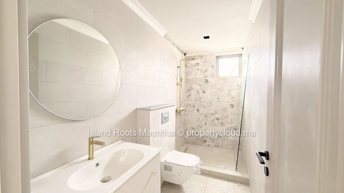 Modern Living in Péreybère – 3-Bedroom Penthouse for Sale (Sole Mandate)