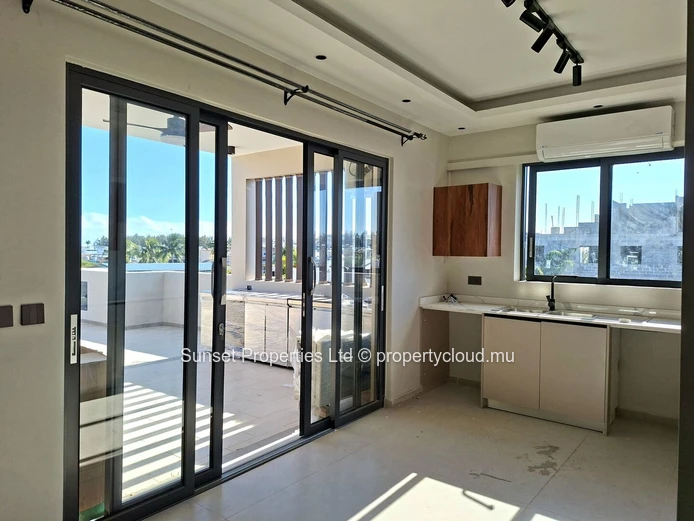 Penthouse neuf | 3 chambres | À 2 minutes de la plage