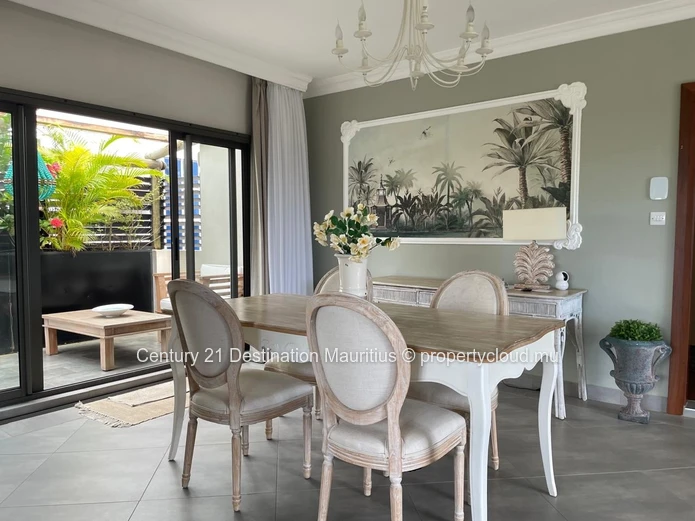 Exceptional Duplex Penthouse: 259 m² Just 200m from the Beach