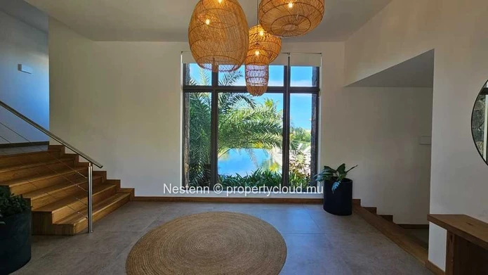 4-bed villa with a modern architecture in a prestigious golf estate