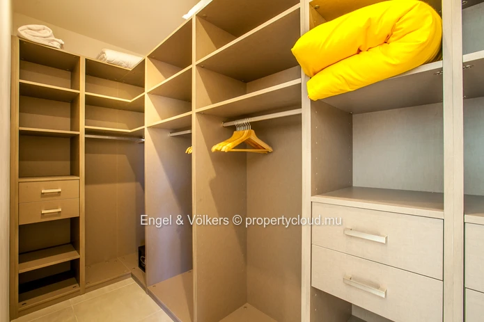 Elelgant 3-Bedroom Villa with Private Pool on the West Coast