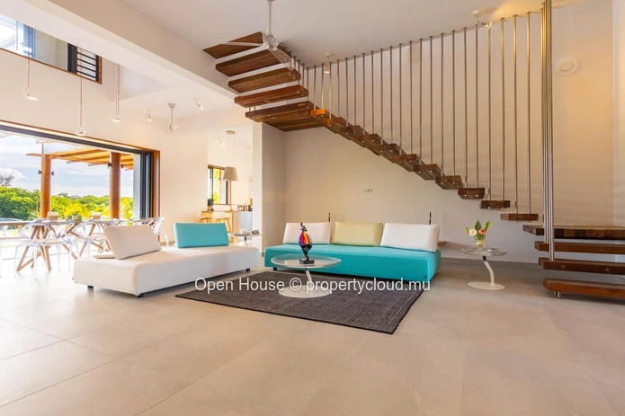 VILLA IRS à vendre à Rivière Noire, 525m² habitables, 1.180m² terrain, 6 chambres, piscine privée €.