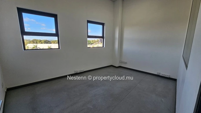 Modern offices in strategic location and excellent accessibility