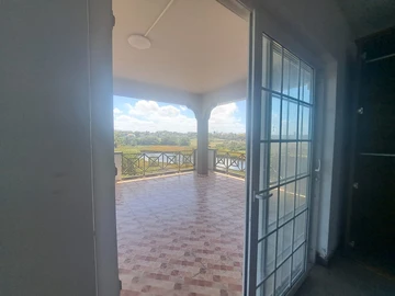 6 Bedroom House