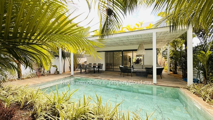 Contemporary Villa With Swimming Pool