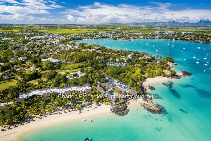 Single-story 3-bedroom villa with private pool in an exclusive residential estate in Grand Baie