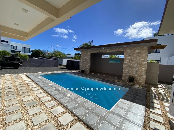 Vente Marché local - belle et grande villa lumineuse de 5 chambres entièrement meublée avec piscine privée - Calodyne