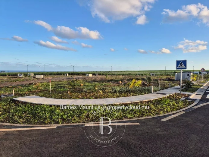 GROS BOIS – Plot Located in the Heart of the Smart City – 880 m²