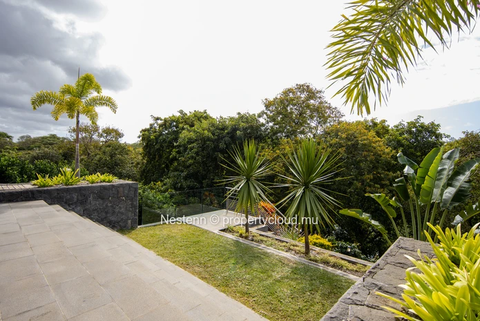 Modern triplex villa with 4 bedrooms
