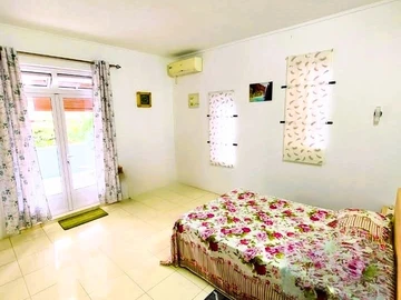 6 Bedroom House