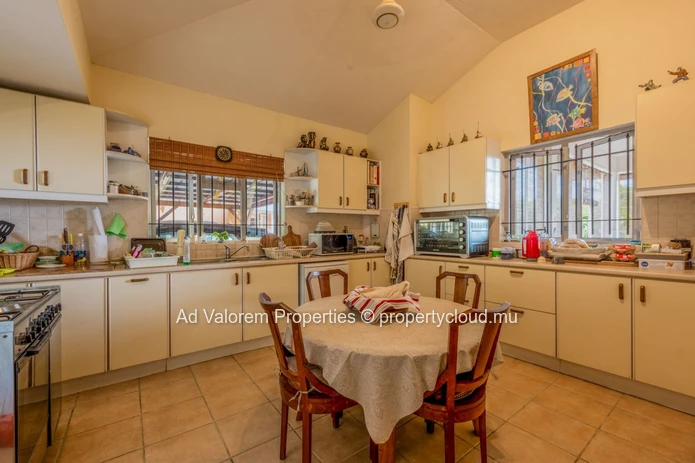 Maison de 385 m² avec grand jardin à vendre à Rivière Noire