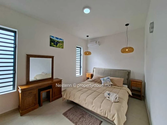 Modern 3 bedroom apartment with sea access.